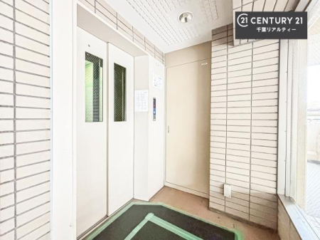 ���̑����p�� �G���x�[�^�[�����ŁA�����̈ړ����X���[�Y�B��K�ւ̃A�N�Z�X�����K�Ȃ��߁A���N�z�̕��⏬���Ȃ��q���܂����邲�ƒ�ɂ����S�ł��B���K���Ɨ��֐������˔������Z�܂��ł��B