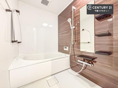 ���� �������������l�̕��͋C�̃o�X���[���́A�����o�Ă��ăo�X�^�C�����[���I
���d���撣���Ă��邲�J���ɂ��D�݂̓����̓����܂����āA�y����ł݂Ă͂������ł��傤���H