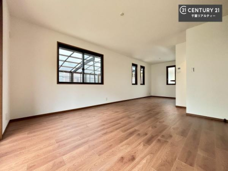 ���r���O �S�n�ǂ����r���O�͉Ƒ������R�ƏW�܂�܂��B�Ƒ��c�R�̎��Ԃ����������ł��B���Ƒ��ƁA����w�[���������Ԃ��߂��������ł��ˁB