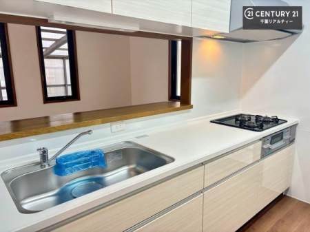 �L�b�`�� ���C�h�ȃV���N�ł��ˁI�������˂ɂ������������₷���Ǝ����y�X�d�l�̃V�X�e���L�b�`���ł��I
�f�U�C�����Ƌ@�\�������˂��L�b�`���Ő�����������܂��ˁI