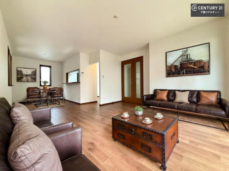 ���r���O �Ƌ��CG�p�[�X�ł��B�S�n�ǂ����r���O�͉Ƒ������R�ƏW�܂�܂��B�Ƒ��c�R�̎��Ԃ����������ł��B���Ƒ��ƁA����w�[���������Ԃ��߂��������ł��ˁB