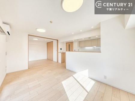 ���r���O �S�n�ǂ����r���O�͉Ƒ������R�ƏW�܂�܂��B�Ƒ��c�R�̎��Ԃ����������ł��B���Ƒ��ƁA����w�[���������Ԃ��߂��������ł��ˁB