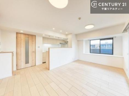 ���r���O �S�n�ǂ����r���O�͉Ƒ������R�ƏW�܂�܂��B�Ƒ��c�R�̎��Ԃ����������ł��B���Ƒ��ƁA����w�[���������Ԃ��߂��������ł��ˁB