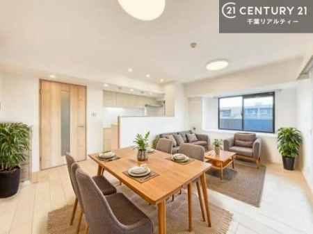 ���r���O �Ƌ��CG�p�[�X�ł��B�J�����̂���L�XLDK�I�\�t�@�[��_�C�j���O�e�[�u����u���Ă������ɂȂ�Ȃ��̂ŉ��K�ɉ߂����܂��I�R�~���j�P�[�V���������₷�����r���O�ł��I