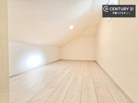 ���[ ���t�g�t���I���i�g��Ȃ��悤�ȋG�ߕ��̃C���e���A��Ɠd�̎��[�ɕ֗��I���񌻒n�ɂĂ��m���߂��������I