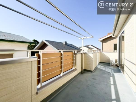 �o���R�j�[ �z�����ӂ�������o���R�j�[�́A�L�X�Ƃ��Ă���A���󕨂������悭���������łȂ��A�A������Ă���A�Ǐ���e�B�[�^�C�����y���ތe���̏�Ƃ��Ă��������߂ł��B