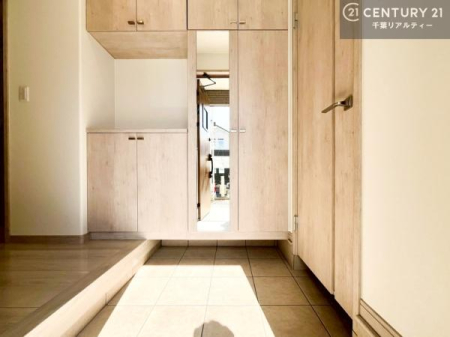 ���� �~���[�t���V���[�Y�{�b�N�X�t���Ȃ̂ŁA���ւ��Еt�����|�������₷���ł��I
�X�b�L���������ւŌ˂��J�����u�ԁA�������̂���S�n������Ԃ��o�}���Ă���܂��B