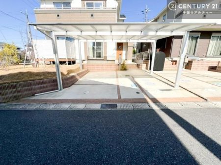 ���ԏ� ���ԃX�y�[�X��2�䕪����܂��I�Z�J���h�J�[�͂������A�o�C�N�⎩�]�ԂȂǂ��u���ꏊ�ɍ���܂���B