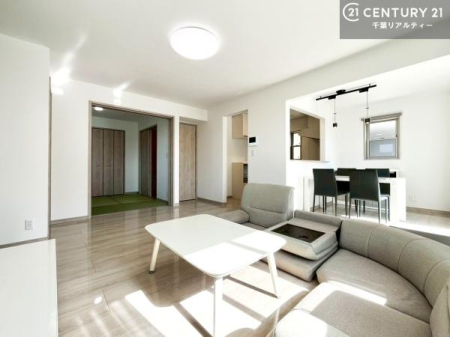 ���r���O �S�n�ǂ����r���O�͉Ƒ������R�ƏW�܂�܂��B�Ƒ��c�R�̎��Ԃ����������ł��B���Ƒ��ƁA����w�[���������Ԃ��߂��������ł��ˁB