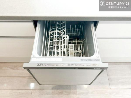 �L�b�`�� �H��@�t���̃L�b�`���ł��I�Z���������r��h�~�Ƃ��đ�ϊ��􂷂�֗��Ȏd�l�ł��I�r���g�C���Ȃ̂ŃL�b�`���̏ꏊ����炸�����X�y�[�X���L���g�����Ƃ��o���܂��I