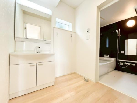 ���ʑ�E���ʏ� �O�ʋ��d�l�̐��ʏ��́A�g�����Ȃ݂����₷������I���͎��[�ɂȂ��Ă��܂��B�h���C���[�₨���ϓ����Еt������̂Ő��ʑ������X�b�L���ƌ����邱�Ƃ��o���܂��I