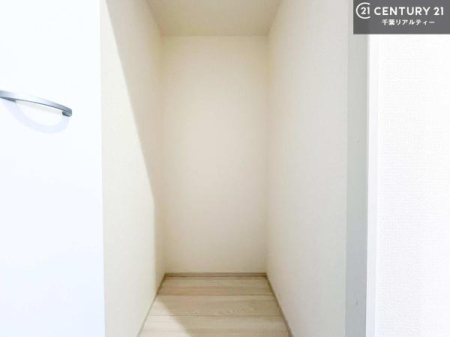 ���[ ���[�͂ɗD��Ă��邩�炱���A�]�v�ȃ��m��\�ɏo�����A�C���e���A��������L�[�v�ł��܂��B�V���v���Ő������ꂽ��Ԃ����y���݂��������B