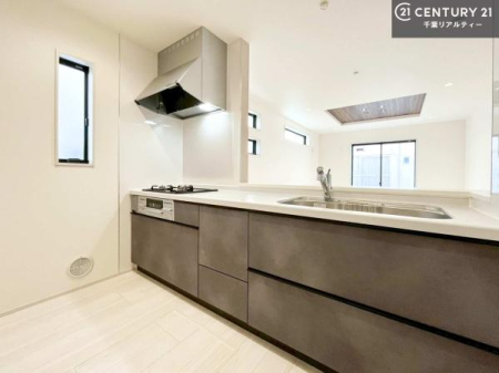 �L�b�`�� ��l�C�̑Ζʎ��V�X�e���L�b�`�����̗p���Ă��܂��I���Ƒ��̃R�~���j�P�[�V���������R�Ƒ�����݌v�ł��B
���q�l�ɂ��ڂ��͂��̂Ŋ������ł��ˁI�L�X�g���ĉ��K�ɍ�Ƃ��i�݂܂��B