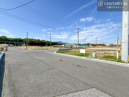 �O�ʓ��H�܂ތ��n�ʐ^ �J�������ӂ��p�n�Ɍ��V�z�ˌ��āB�O���������H�ɖʂ��A�z������E�ʕ��Ƃ��ɗǍD�Ȍb�܂ꂽ���n�ł��B