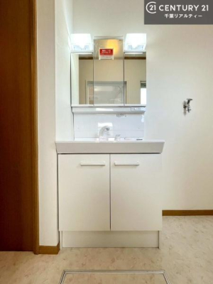 ���ʑ�E���ʏ� �O�ʋ��d�l�̐��ʏ��́A�g�����Ȃ݂����₷������I���͎��[�ɂȂ��Ă��܂��B�h���C���[�₨���ϓ����Еt������̂Ő��ʑ������X�b�L���ƌ����邱�Ƃ��o���܂��I