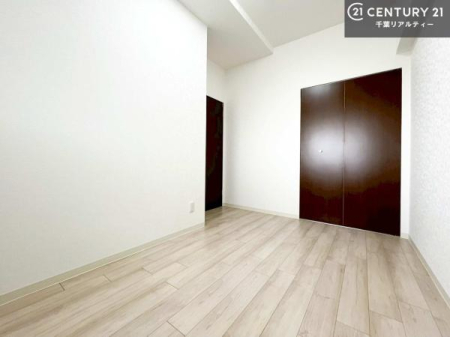 �m�� �L�x�Ȏ��[�X�y�[�X�ŁA�Z��Ԃ�������B
��������}���A��������Ԃ�ۂĂ���[�[���̏Z�܂��ł��B