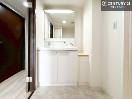 ���ʑ�E���ʏ� �O�ʋ��d�l�̐��ʏ��́A�g�����Ȃ݂����₷������I���͎��[�ɂȂ��Ă��܂��B�h���C���[�₨���ϓ����Еt������̂Ő��ʑ������X�b�L���ƌ����邱�Ƃ��o���܂��I