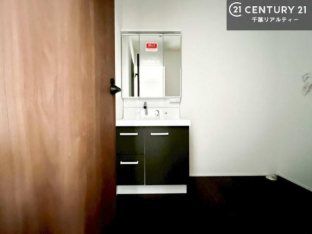 ���ʑ�E���ʏ� �O�ʋ��d�l�̐��ʏ��́A�g�����Ȃ݂����₷������I���͎��[�ɂȂ��Ă��܂��B�h���C���[�₨���ϓ����Еt������̂Ő��ʑ������X�b�L���ƌ����邱�Ƃ��o���܂��I