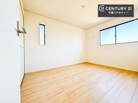 �m�� �V���v���Ƀf�U�C������Ă��邽�߁A�Ƌ��I�т܂���I
���C�ɓ���̉Ƌ��u���Ă��낰���Ԃ���邱�Ƃ��ł��܂��B