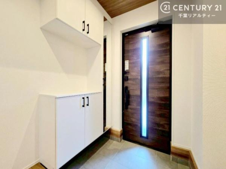 ���� �V���[�Y�{�b�N�X�t���B���ւ��Еt�����|�������₷���ł��I
�X�b�L���������ւŌ˂��J�����u�ԁA�������̂���S�n������Ԃ��o�}���Ă���܂��B