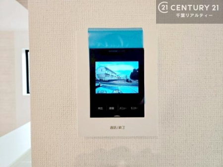 ���̑����� TV���j�^�[�t���C���^�[�z��������A�K��҂��f���Ŋm�F���Ă���Ή��ł��邽�߁A�h�Ɩʂ����S�ł��B���q�l�̂�����Ԏ��ɂ��S�����A���Ƒ��̈��S�E���S�ȕ�炵���T�|�[�g���܂��B