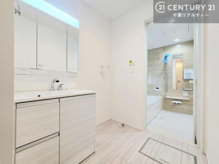 ���ʑ�E���ʏ� �O�ʋ��d�l�̐��ʏ��́A�g�����Ȃ݂����₷������I���͎��[�ɂȂ��Ă��܂��B�h���C���[�₨���ϓ����Еt������̂Ő��ʑ������X�b�L���ƌ����邱�Ƃ��o���܂��I