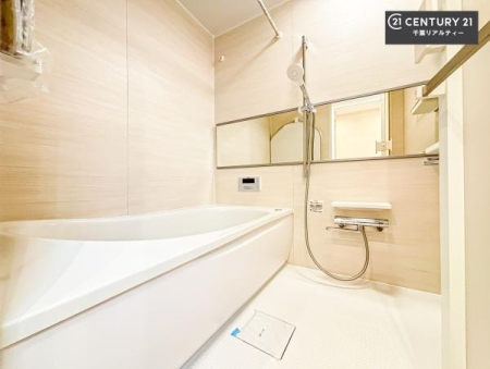 ���� ������Ƃ����������̂���o�X���[���I���K�ȃo�X�^�C��������܂��I
1���̔�����������Ɩ����Ă����f�G�ȃ����N�[�[�V������ԂɂȂ肻���ł��ˁB