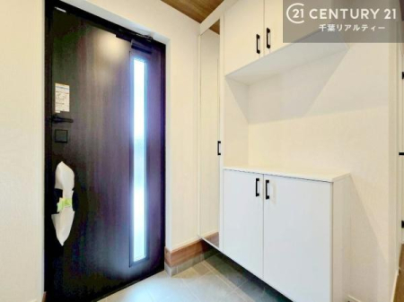 ���� �V���[�Y�{�b�N�X�t���B���ւ��Еt�����|�������₷���ł��I
�X�b�L���������ւŌ˂��J�����u�ԁA�������̂���S�n������Ԃ��o�}���Ă���܂��B