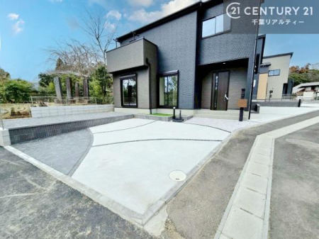 ���ԏ� ���ԃX�y�[�X��2�䕪����܂��I�Z�J���h�J�[�͂������A�o�C�N�⎩�]�ԂȂǂ��u���ꏊ�ɍ���܂���B