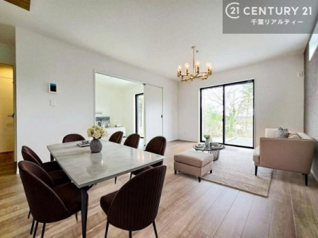 ���r���O �Ƌ��CG�p�[�X�ł��B�S�n�ǂ����r���O�͉Ƒ������R�ƏW�܂�܂��B�Ƒ��c�R�̎��Ԃ����������ł��B���Ƒ��ƁA����w�[���������Ԃ��߂��������ł��ˁB