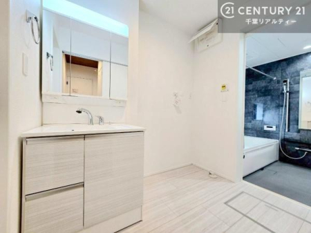 ���ʑ�E���ʏ� �O�ʋ��d�l�̐��ʏ��́A�g�����Ȃ݂����₷������I���͎��[�ɂȂ��Ă��܂��B�h���C���[�₨���ϓ����Еt������̂Ő��ʑ������X�b�L���ƌ����邱�Ƃ��o���܂��I