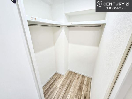 ���[ �E�H�[�N�C���N���[�[�b�g�t���ł��B��������̂��m���Ȃǂ����[���Ă��������ł��ˁI���ɂ���@�������ȂǋG�ߕ��̑傫�ȉƓd�����[�ł��܂��B