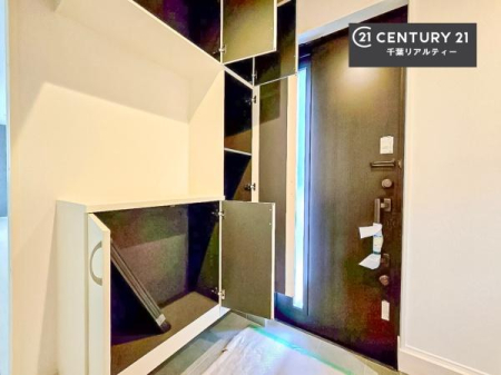 ���� �V���[�Y�{�b�N�X�t���Ȃ̂ŁA���ւ��Еt�����|�������₷���ł��I
�X�b�L���������ւŌ˂��J�����u�ԁA�������̂���S�n������Ԃ��o�}���Ă���܂��B
