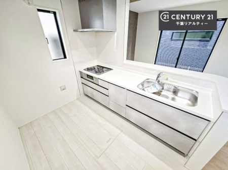 �L�b�`�� ��Ƃ����₷���V�X�e���L�b�`���ł��I���[����������t���Ă���̂ŁA�����X�y�[�X�ɕ���u���Ȃ��čςނ̂ŁA�L�X�g���āA���K�ɍ�Ƃ��ł��܂��I