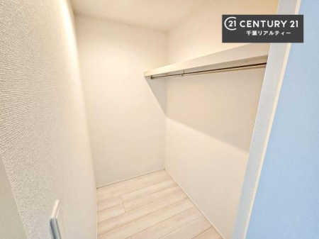 ���[ �E�H�[�N�C���N���[�[�b�g�t���ł��B��������̂��m���Ȃǂ����[���Ă��������ł��ˁI���ɂ���@�������ȂǋG�ߕ��̑傫�ȉƓd�����[�ł��܂��B