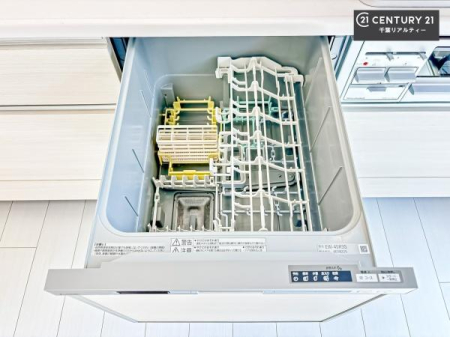 �L�b�`�� �H��@�t���̃L�b�`���ł��I�Z���������r��h�~�Ƃ��đ�ϊ��􂷂�֗��Ȏd�l�ł��I�r���g�C���Ȃ̂ŃL�b�`���̏ꏊ����炸�����X�y�[�X���L���g�����Ƃ��o���܂��I