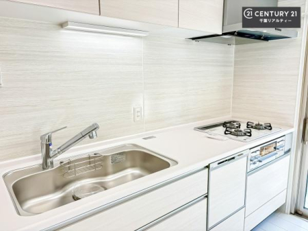 �L�b�`�� ���C�h�ȃV���N�ł��ˁI�������˂ɂ������������₷���Ǝ����y�X�d�l�̃V�X�e���L�b�`���ł��I
�f�U�C�����Ƌ@�\�������˂��L�b�`���Ő�����������܂��ˁI