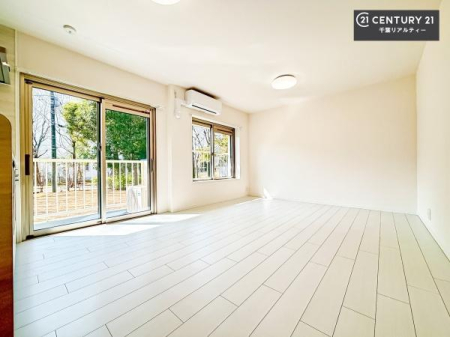 ���r���O �S�n�ǂ��_�C�j���O�͉Ƒ������R�ƏW�܂�܂��B�Ƒ��c�R�̎��Ԃ����������ł��B���Ƒ��ƁA����w�[���������Ԃ��߂��������ł��ˁB