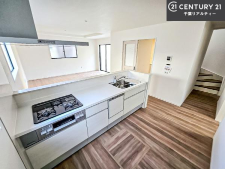 �L�b�`�� ��Ƃ肠�钲���X�y�[�X�ō�Ƃ����₷�����K�ȃL�b�`���ł��I
���q�l�ƈꏏ�ɂ��َq������y���߂�L�X�X�y�[�X�ł��B�y�����������ԂɂȂ肻���ł��ˁI