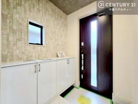 ���� �V���[�Y�{�b�N�X�t���Ȃ̂ŁA���ւ��Еt�����|�������₷���ł��I
�X�b�L���������ւŌ˂��J�����u�ԁA�������̂���S�n������Ԃ��o�}���Ă���܂��B