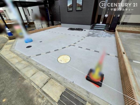 ���ԏ� ���ԃX�y�[�X��2�䕪����܂��I�Z�J���h�J�[�͂������A�o�C�N�⎩�]�ԂȂǂ��u���ꏊ�ɍ���܂���B