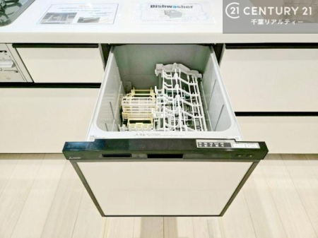 �L�b�`�� �H��@�t���̃L�b�`���ł��I�Z���������r��h�~�Ƃ��đ�ϊ��􂷂�֗��Ȏd�l�ł��I�r���g�C���Ȃ̂ŃL�b�`���̏ꏊ����炸�����X�y�[�X���L���g�����Ƃ��o���܂��I