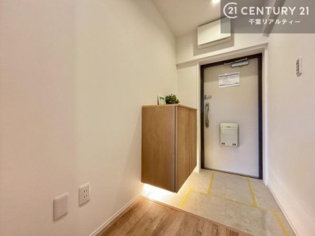 ���� �V���[�Y�{�b�N�X�t���Ȃ̂ŁA���ւ��Еt�����|�������₷���ł��I
�X�b�L���������ւŌ˂��J�����u�ԁA�������̂���S�n������Ԃ��o�}���Ă���܂��B