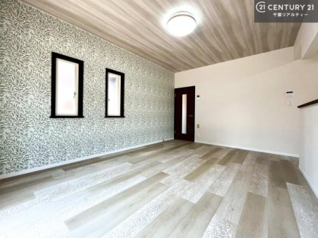 ���r���O �J�����̂���L�XLDK�I�\�t�@�[��_�C�j���O�e�[�u����u���Ă������ɂȂ�Ȃ��̂ŉ��K�ɉ߂����܂��I
�R�~���j�P�[�V���������₷�����r���O�ł��I