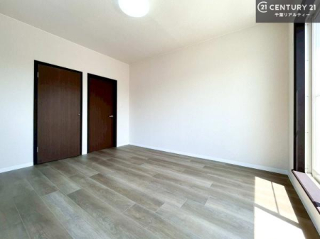 �m�� �V���v���Ƀf�U�C������Ă��邽�߁A�Ƌ��I�т܂���I
���C�ɓ���̉Ƌ��u���Ă��낰���Ԃ���邱�Ƃ��ł��܂��B