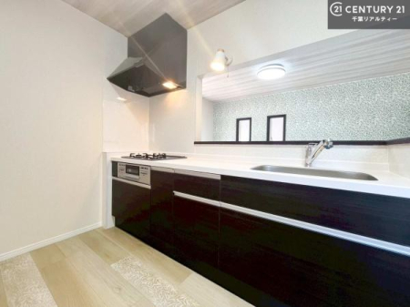 �L�b�`�� ��l�C�̑Ζʎ��V�X�e���L�b�`�����̗p���Ă��܂��I���Ƒ��̃R�~���j�P�[�V���������R�Ƒ�����݌v�ł��B
���q�l�ɂ��ڂ��͂��̂Ŋ������ł��ˁB���[�͂�����܂��I