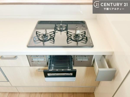 �L�b�`�� �H��@�t���̃L�b�`���ł��I�Z���������r��h�~�Ƃ��đ�ϊ��􂷂�֗��Ȏd�l�ł��I�r���g�C���Ȃ̂ŃL�b�`���̏ꏊ����炸�����X�y�[�X���L���g�����Ƃ��o���܂��I