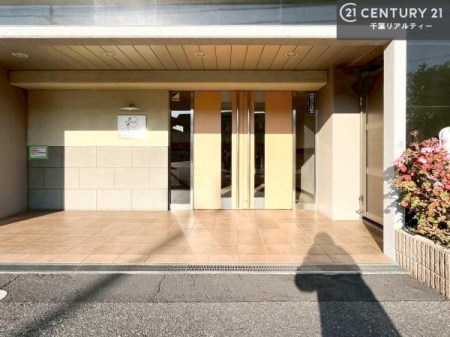 �G���g�����X ��؂Ȃ��q�l���}����G���g�����X�́A�z���ɕ�܂ꂽ�S�n�悢��ԁB
�Z�܂����̌ւ������������A�㎿�ȘȂ܂��ł��B