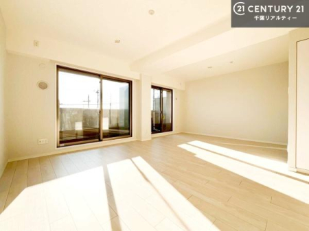 ���r���O �傫�ȑ����炽���Ղ�̗z�����������ށA���邭�J���I��LDK�B
�Ƒ������R�ƏW�܂�A�S�n�悢���Ԃ��߂������Ԃł��B