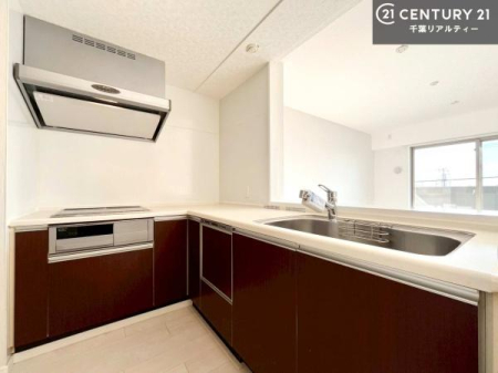 �L�b�`�� ��l�C�̑Ζʎ��V�X�e���L�b�`�����̗p���Ă��܂��I���Ƒ��̃R�~���j�P�[�V���������R�Ƒ�����݌v�ł��B
���q�l�ɂ��ڂ��͂��̂Ŋ������ł��ˁI�L�X�g���ĉ��K�ɍ�Ƃ��i�݂܂��B